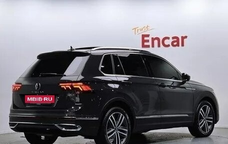 Volkswagen Tiguan II, 2022 год, 2 980 002 рублей, 2 фотография