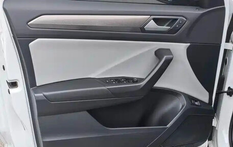 Volkswagen T-Roc I, 2024 год, 2 032 812 рублей, 11 фотография