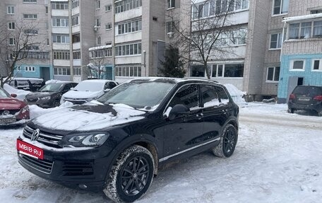 Volkswagen Touareg III, 2011 год, 2 000 000 рублей, 2 фотография