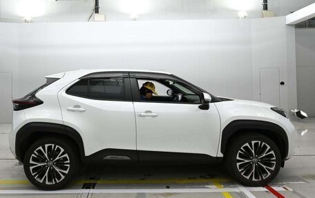 Toyota Yaris Cross, 2022 год, 1 570 000 рублей, 4 фотография