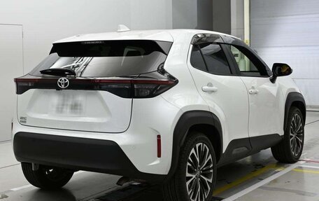 Toyota Yaris Cross, 2022 год, 1 570 000 рублей, 5 фотография