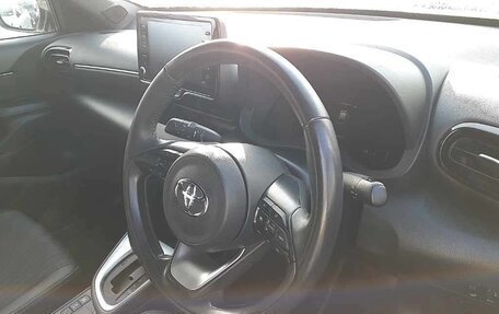 Toyota Yaris Cross, 2022 год, 1 570 000 рублей, 9 фотография