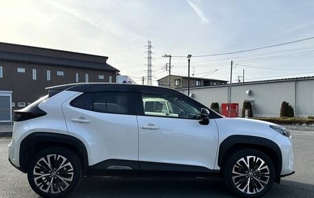 Toyota Yaris Cross, 2023 год, 1 673 000 рублей, 2 фотография