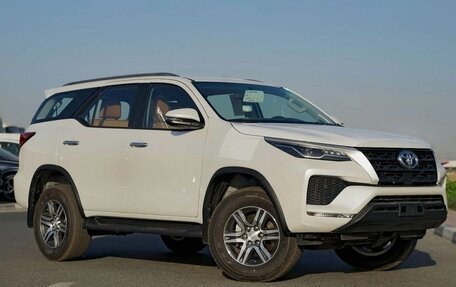 Toyota Fortuner II, 2026 год, 5 020 000 рублей, 2 фотография