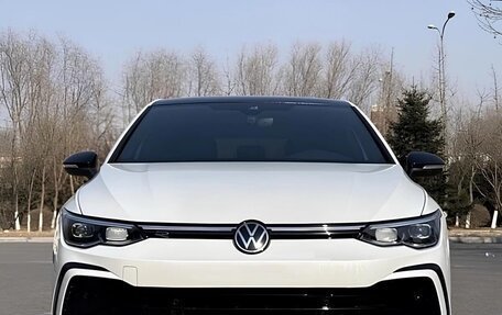 Volkswagen Golf VIII, 2022 год, 2 240 000 рублей, 2 фотография