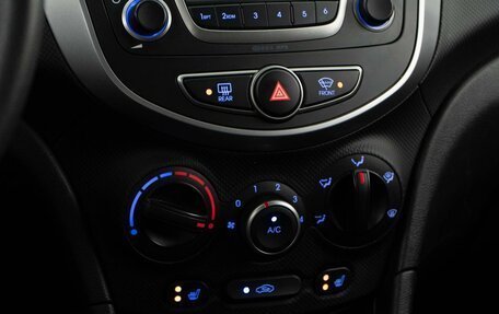 Hyundai Solaris II рестайлинг, 2015 год, 998 999 рублей, 17 фотография