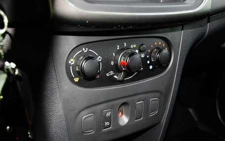 Renault Sandero II рестайлинг, 2018 год, 1 000 000 рублей, 20 фотография