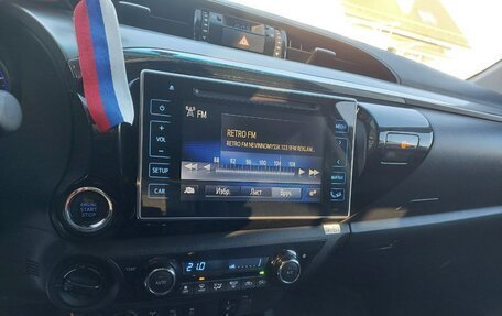 Toyota Hilux VIII, 2017 год, 4 600 000 рублей, 11 фотография