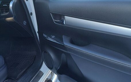 Toyota Hilux VIII, 2017 год, 4 600 000 рублей, 14 фотография