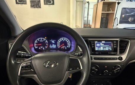 Hyundai Solaris II рестайлинг, 2017 год, 1 100 000 рублей, 7 фотография