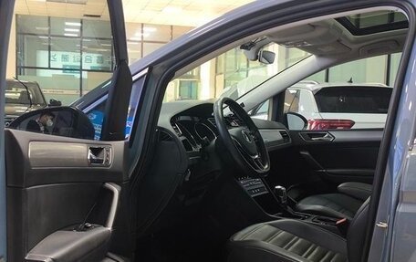 Volkswagen Touran III, 2022 год, 1 670 000 рублей, 6 фотография