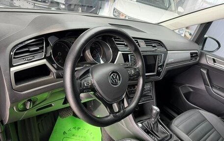 Volkswagen Touran III, 2021 год, 1 540 000 рублей, 8 фотография
