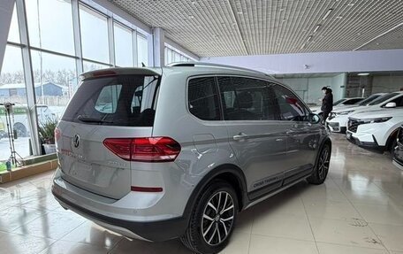 Volkswagen Touran III, 2021 год, 1 540 000 рублей, 4 фотография