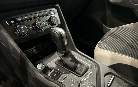 Volkswagen Tiguan II, 2019 год, 2 449 000 рублей, 15 фотография