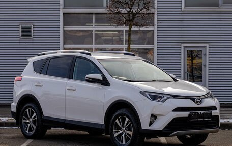 Toyota RAV4, 2017 год, 1 995 000 рублей, 3 фотография