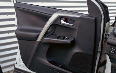 Toyota RAV4, 2017 год, 1 995 000 рублей, 12 фотография