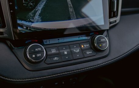 Toyota RAV4, 2017 год, 1 995 000 рублей, 15 фотография