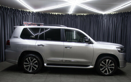 Toyota Land Cruiser 200, 2019 год, 8 798 000 рублей, 4 фотография