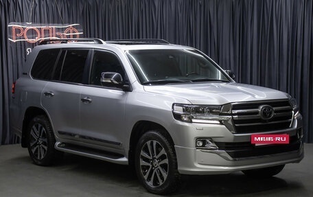 Toyota Land Cruiser 200, 2019 год, 8 798 000 рублей, 3 фотография