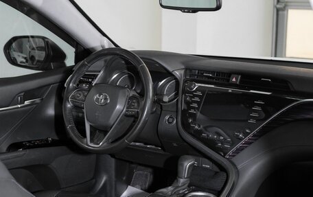 Toyota Camry, 2019 год, 2 925 000 рублей, 15 фотография