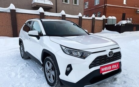 Toyota RAV4, 2020 год, 3 300 000 рублей, 3 фотография
