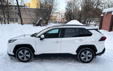 Toyota RAV4, 2020 год, 3 300 000 рублей, 9 фотография