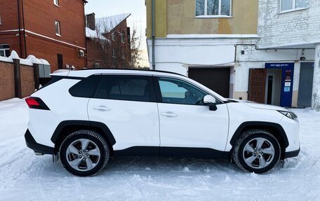 Toyota RAV4, 2020 год, 3 300 000 рублей, 13 фотография