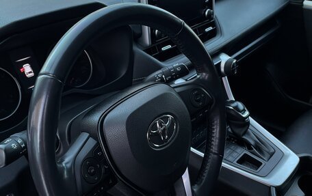 Toyota RAV4, 2020 год, 3 300 000 рублей, 10 фотография