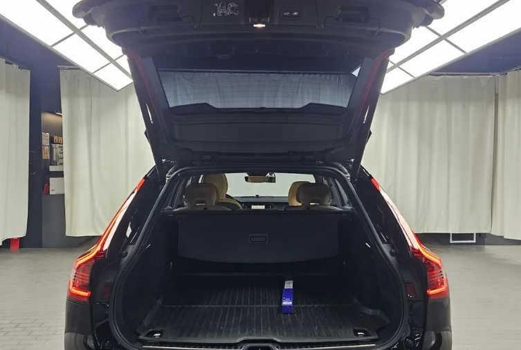 Volvo V90 Cross Country I рестайлинг, 2023 год, 6 090 000 рублей, 14 фотография