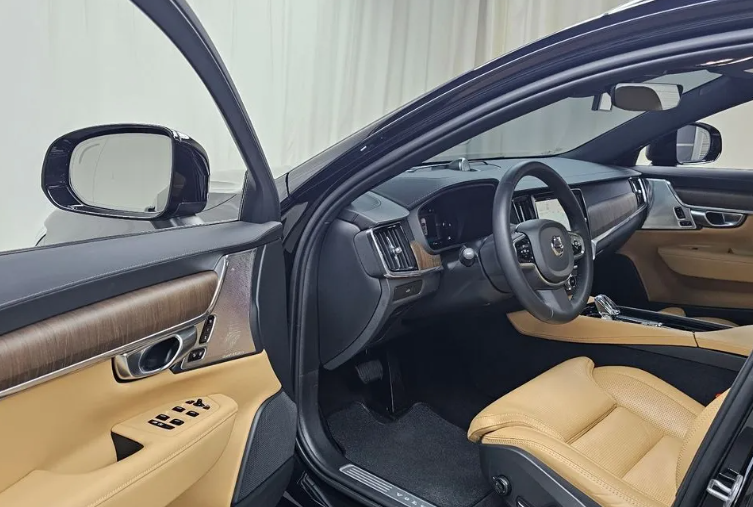 Volvo V90 Cross Country I рестайлинг, 2023 год, 6 090 000 рублей, 7 фотография