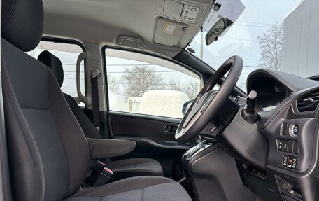 Toyota Noah III, 2015 год, 1 849 000 рублей, 9 фотография