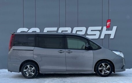 Toyota Noah III, 2015 год, 1 849 000 рублей, 5 фотография