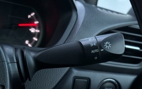 Toyota Noah III, 2015 год, 1 849 000 рублей, 17 фотография