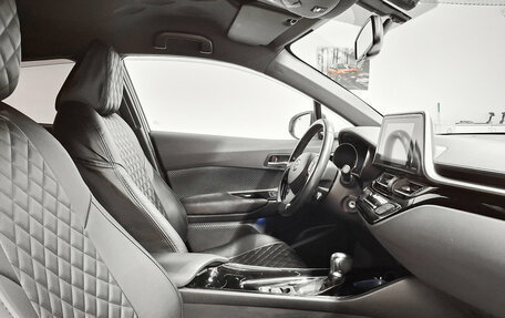 Toyota C-HR I рестайлинг, 2018 год, 2 301 000 рублей, 13 фотография