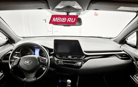 Toyota C-HR I рестайлинг, 2018 год, 2 301 000 рублей, 17 фотография