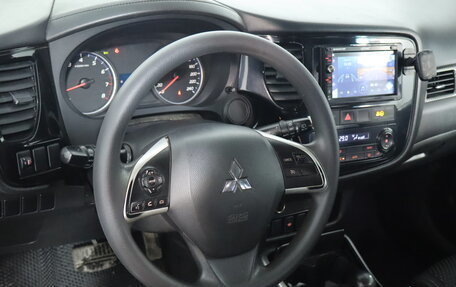 Mitsubishi Outlander III рестайлинг 3, 2018 год, 1 349 000 рублей, 9 фотография