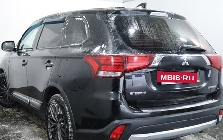 Mitsubishi Outlander III рестайлинг 3, 2018 год, 1 349 000 рублей, 6 фотография