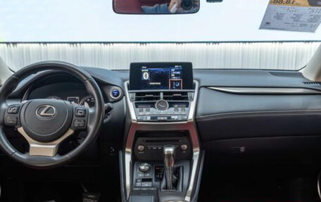 Lexus NX I, 2021 год, 2 820 000 рублей, 10 фотография