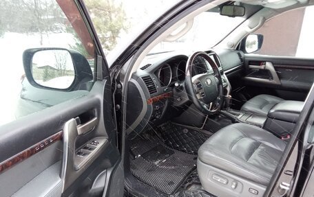 Toyota Land Cruiser 200, 2010 год, 2 550 000 рублей, 10 фотография