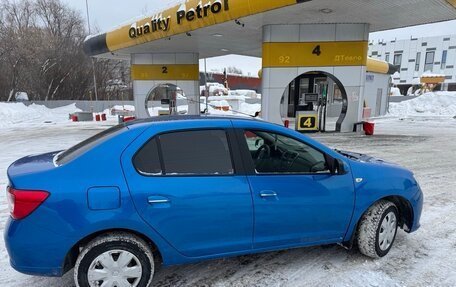 Renault Logan II, 2017 год, 900 000 рублей, 2 фотография