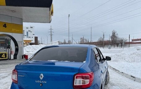 Renault Logan II, 2017 год, 900 000 рублей, 5 фотография