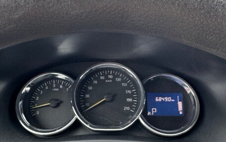 Renault Logan II, 2017 год, 900 000 рублей, 9 фотография