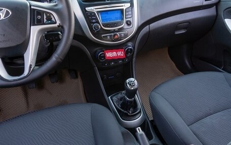 Hyundai Solaris II рестайлинг, 2012 год, 819 000 рублей, 18 фотография