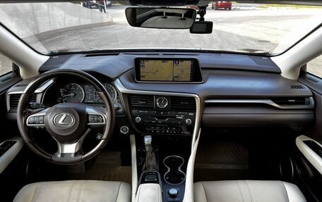 Lexus RX IV рестайлинг, 2016 год, 4 300 000 рублей, 13 фотография