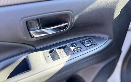 Mitsubishi Outlander III рестайлинг 3, 2014 год, 1 390 000 рублей, 7 фотография