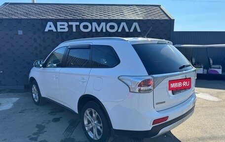 Mitsubishi Outlander III рестайлинг 3, 2014 год, 1 390 000 рублей, 6 фотография