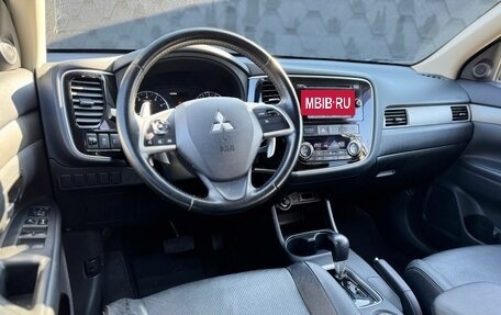 Mitsubishi Outlander III рестайлинг 3, 2014 год, 1 390 000 рублей, 13 фотография