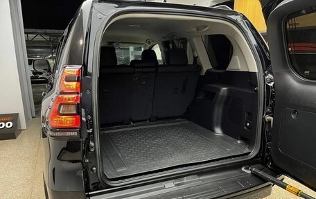 Toyota Land Cruiser Prado 150 рестайлинг 2, 2022 год, 7 300 000 рублей, 9 фотография