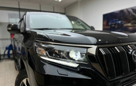 Toyota Land Cruiser Prado 150 рестайлинг 2, 2022 год, 7 300 000 рублей, 5 фотография