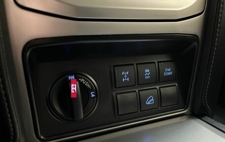 Toyota Land Cruiser Prado 150 рестайлинг 2, 2022 год, 7 300 000 рублей, 16 фотография